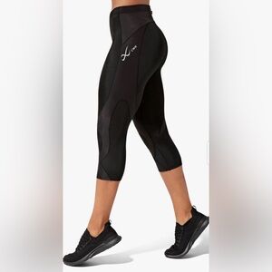 CW-X Black Performance Capris. Size L